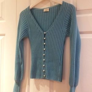 ARITZIA knit cardigan sweater with pearl button detailing V-neck size xxs